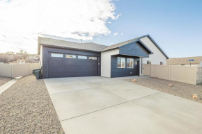 New Junction Escape Modern Home W- Office